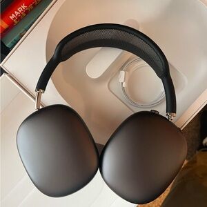 Apple Black Wireless Headphones